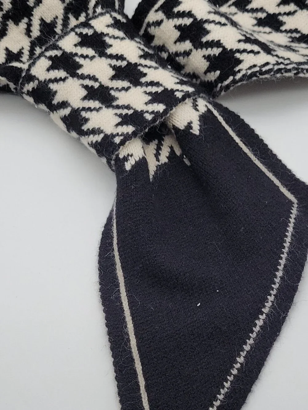 Unisex Black & Ivory Houndstooth Knit Rectangle Scarf Wrap Winter, Reversible
